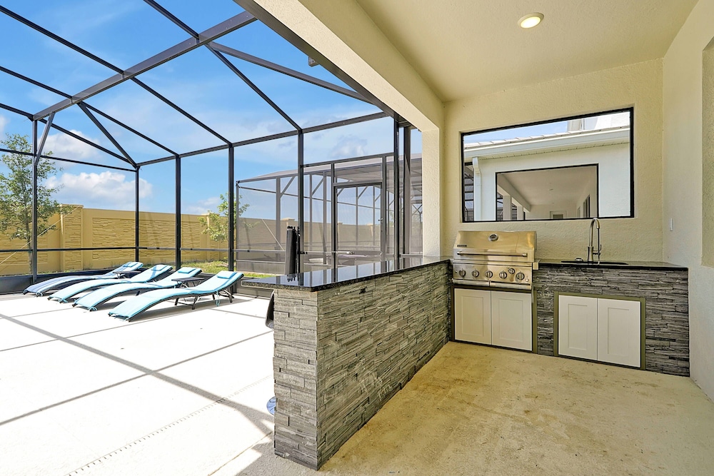 Luxury and Sophisticated 15 BR Ensuite