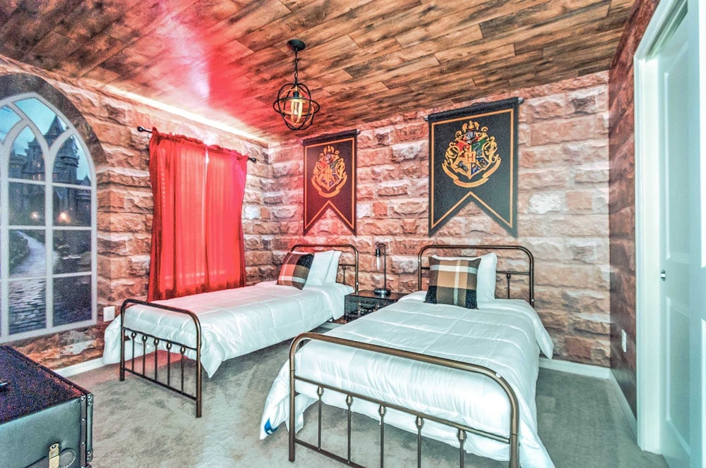 16239 7BR Stunning Home For Your Family Vacation