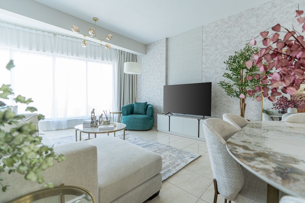 Iconic 2BR in Skycourt Dubailand