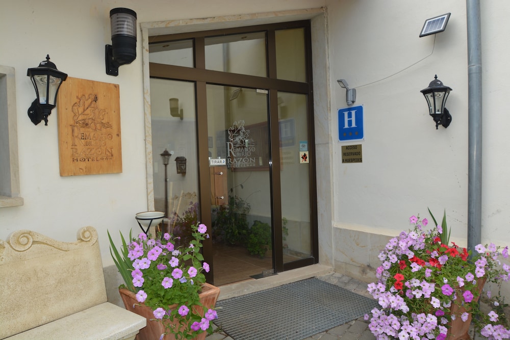 Apartamentos Remanso del Río Razón