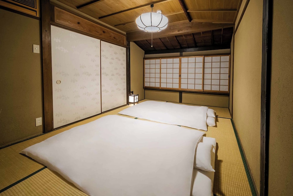 Gion Koyuan