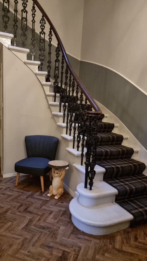 The Hampton Court Guesthouse