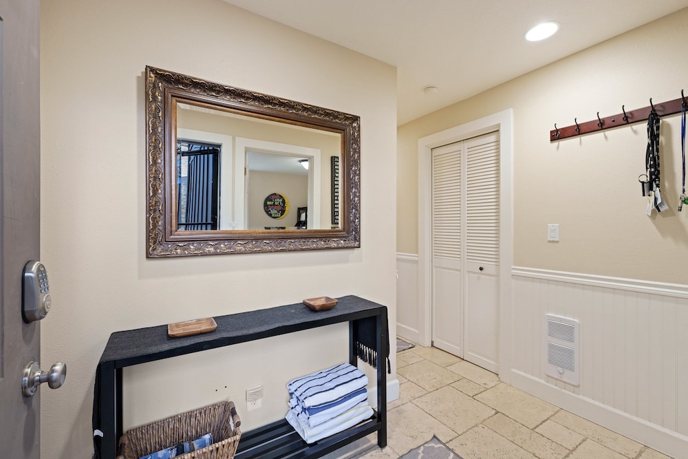 Abbot House 4 2 Bedroom Condo