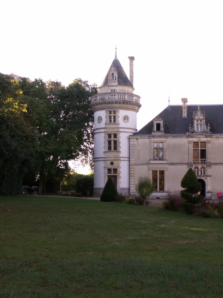 Château de la Court d'Aron