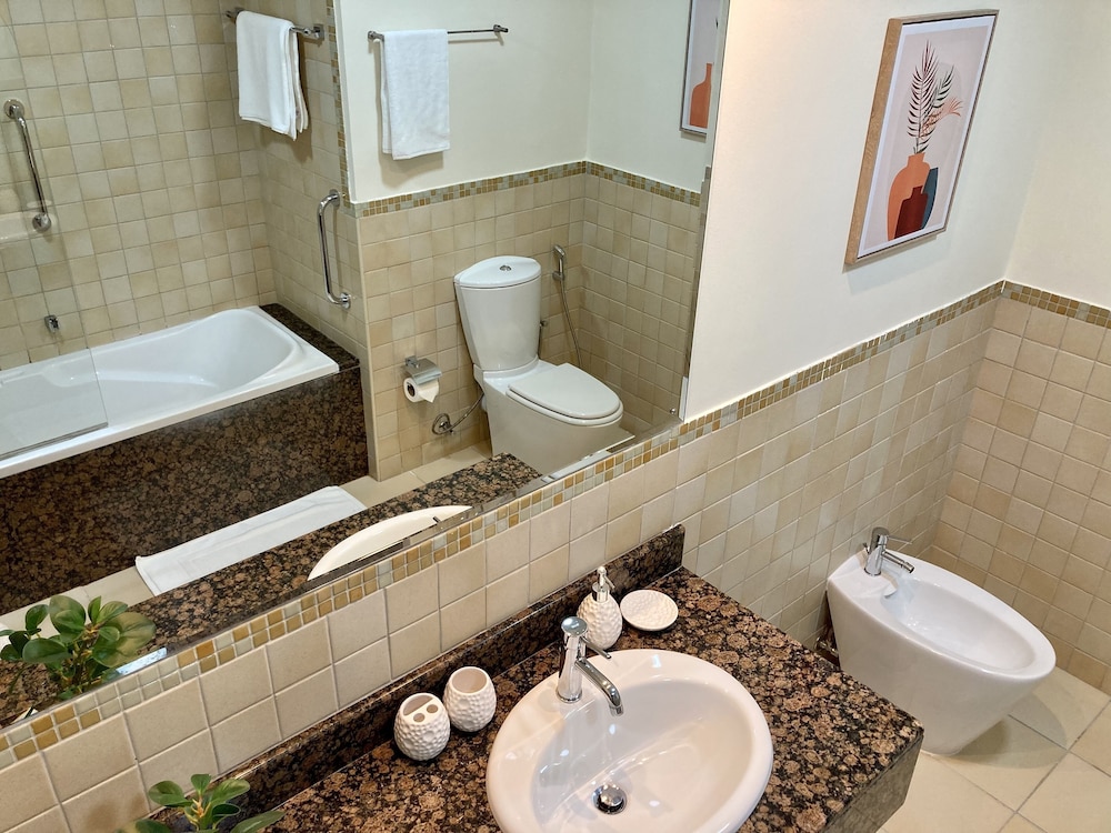 Whitesage - Elegant Interior With Incredible Sea and City View