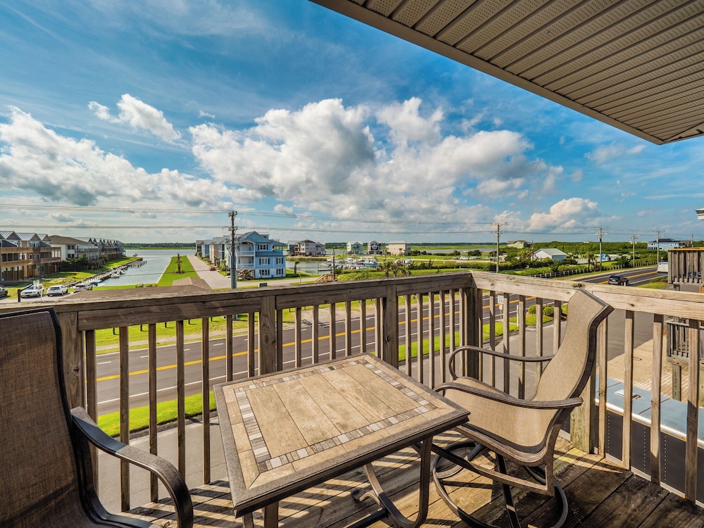 Queens Grant by Topsail Realty