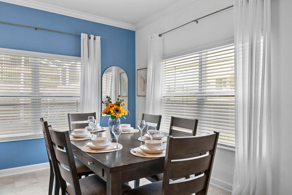 Gorgeous 5bed TH Close to Disney Water Park