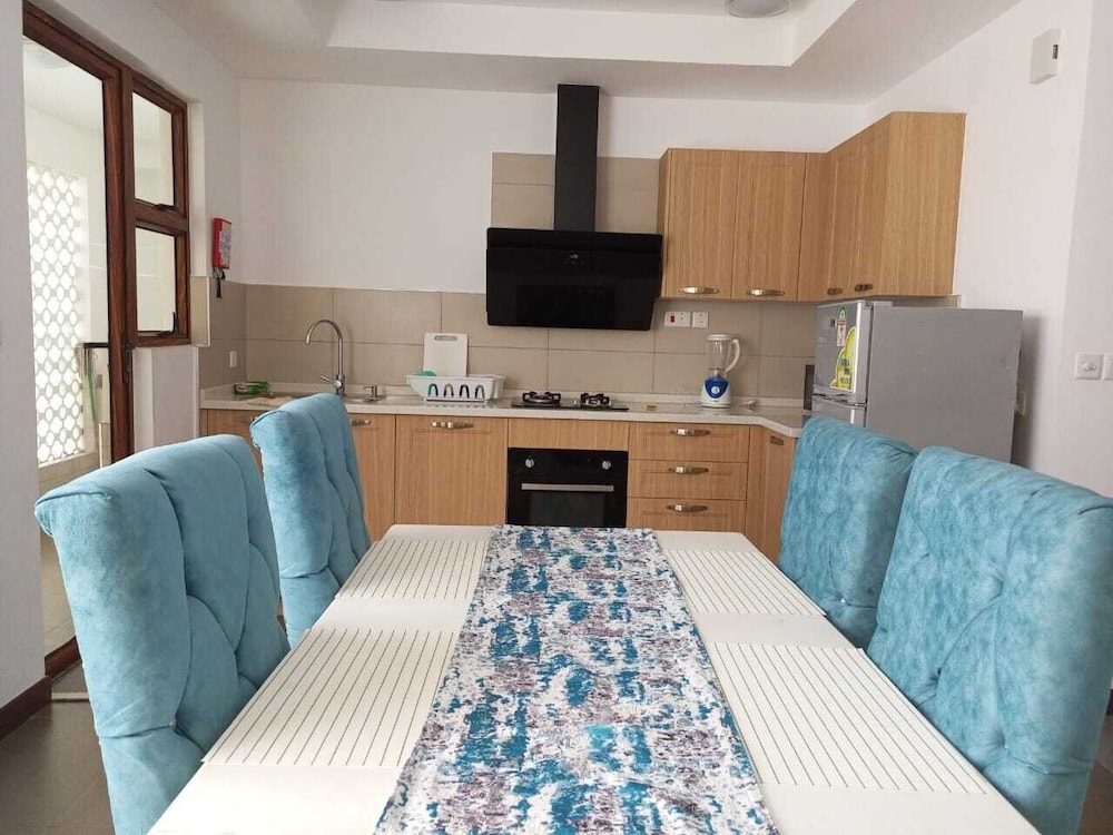 Lux Suites La Vida Sultan Palace Homes view 4