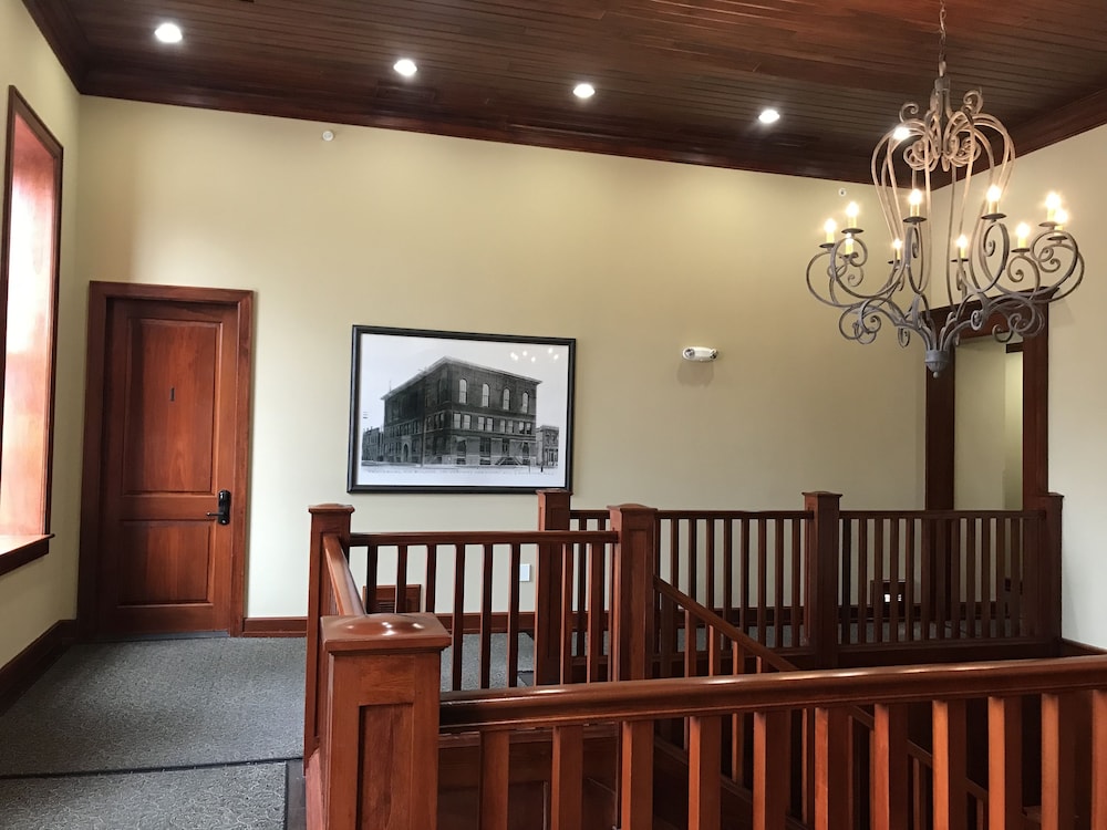 Lawrence Vacations - The Eldridge Hotel - Property Image 37
