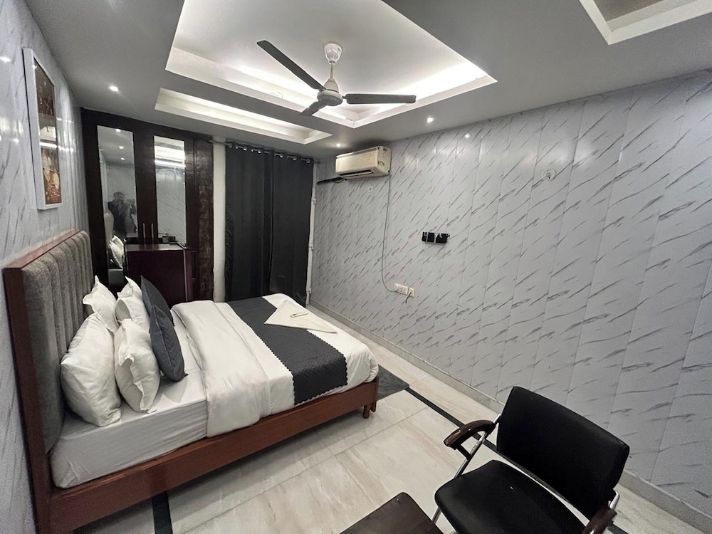 Hotel 82 Inn