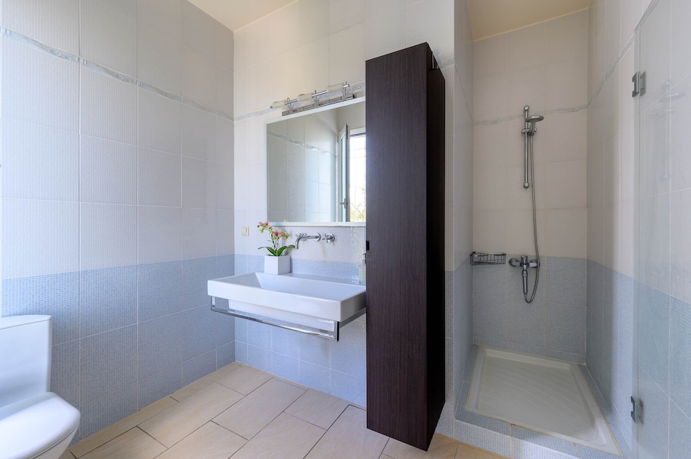 VIP Villa Panoramic Seaview Close to Beaches