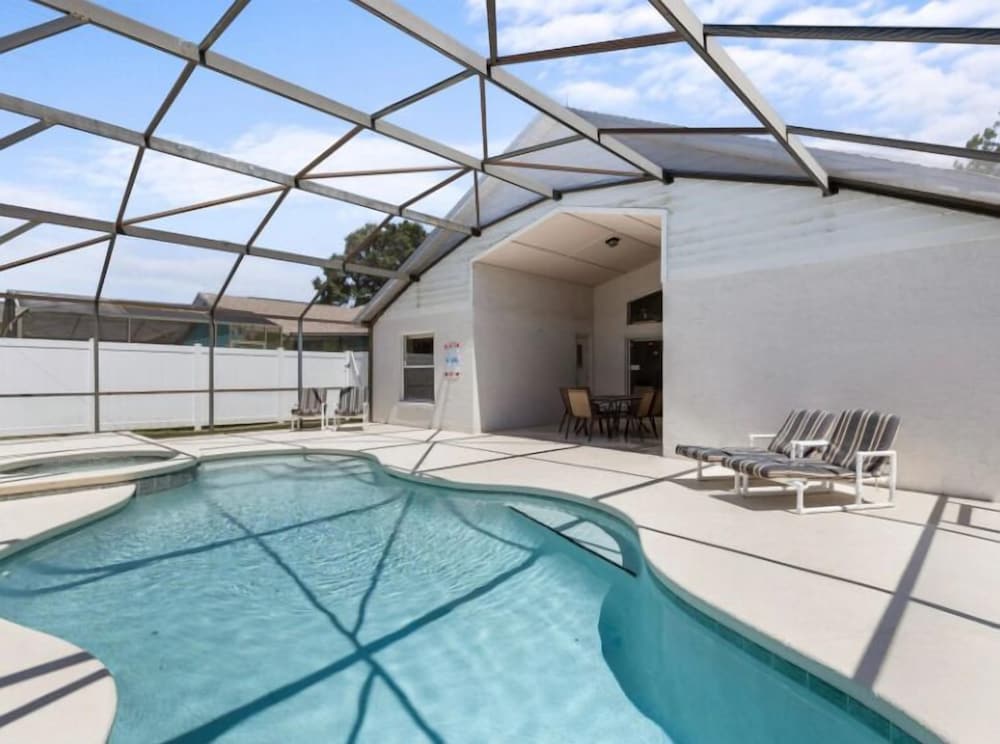 Sunny Private Pool & Spa & Fenced Yard. Nr Parks