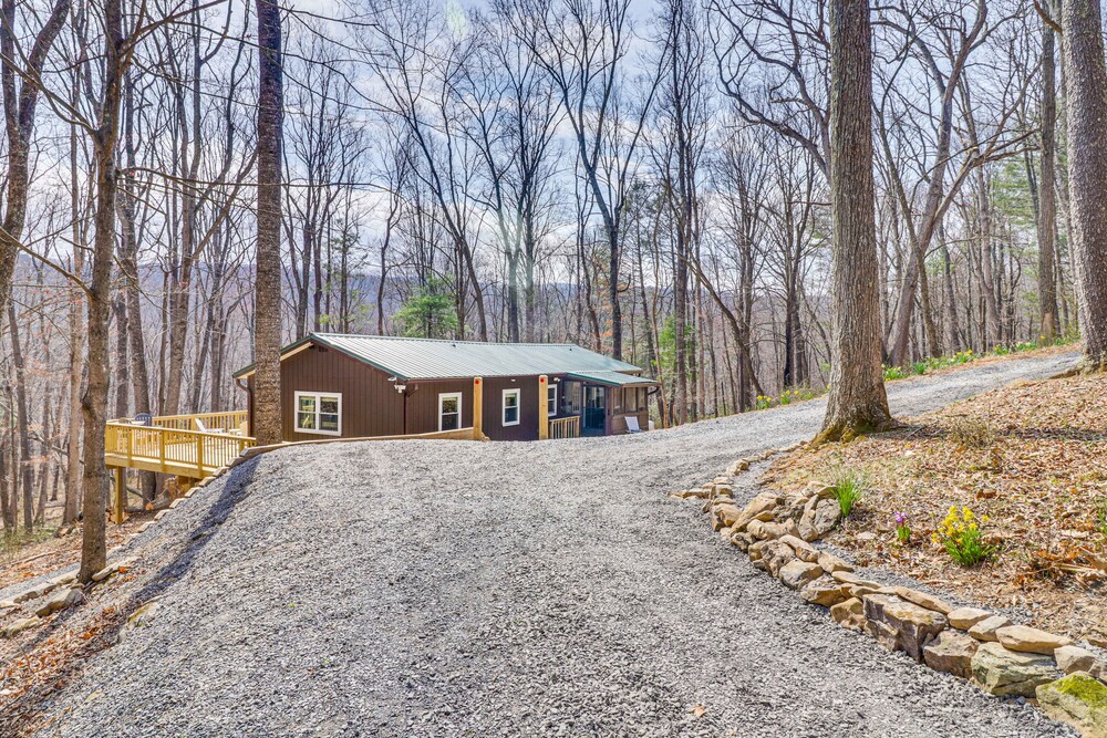 Bright Family Cabin in Lost City w/ Expansive Deck view 5
