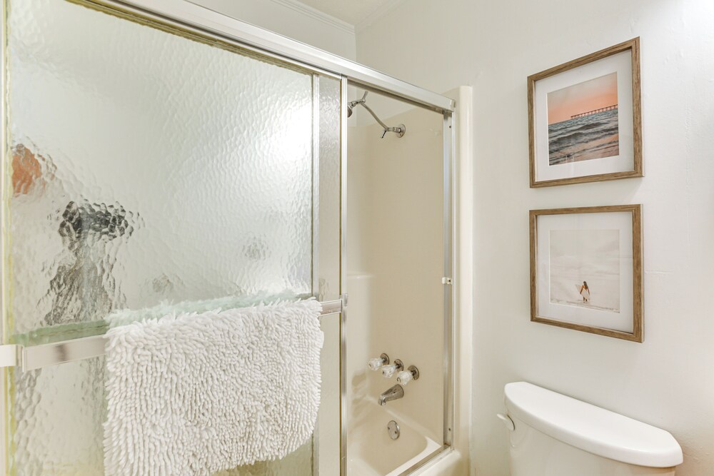 Walk to North Myrtle Beach: Studio w/ Pool Access!