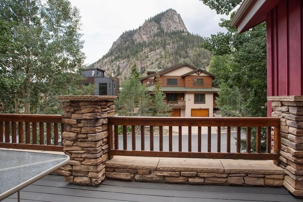 Streamside Lane 4 Bedroom Home
