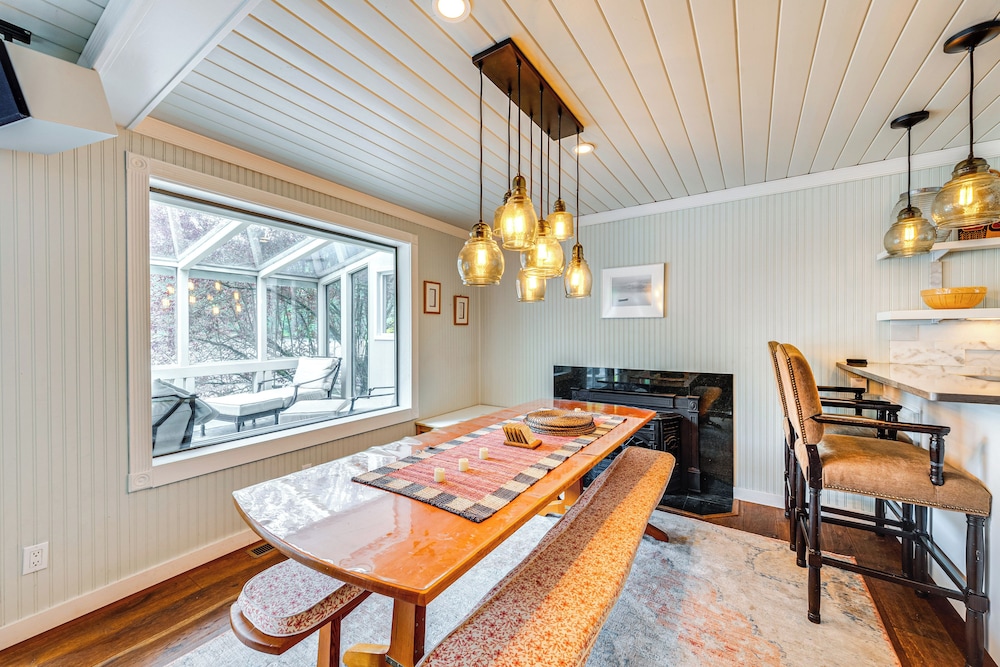 Waterfront Home on Lake Samish w/ Hot Tub & Dock!