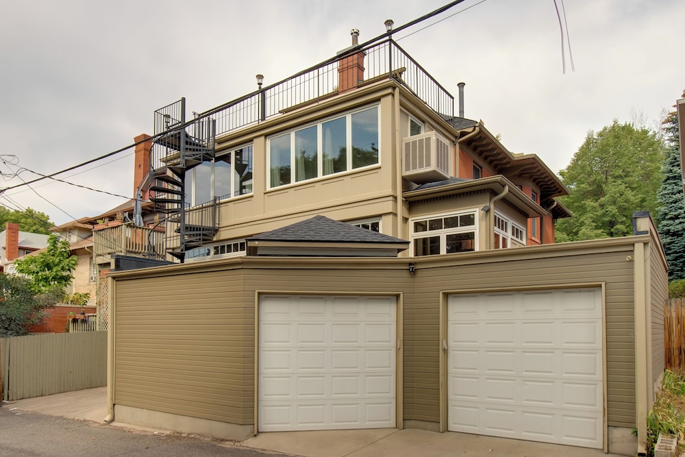Victorian-style Cheesman Park Apt - 2 Mi to Dtwn