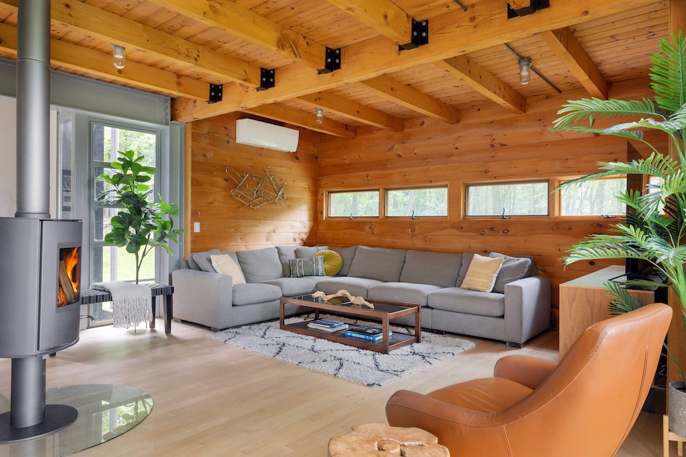 Epic Architectural Masterpiece w Views hot tub