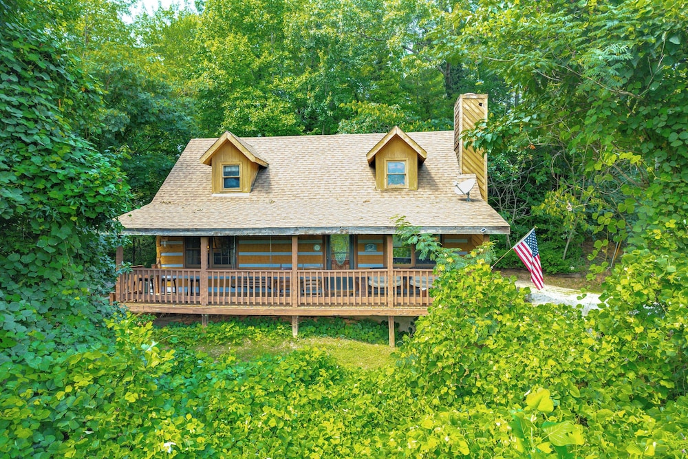 Gatlinburg Smoky Mountain Cabin ~ 1 Mi to Park! view 5