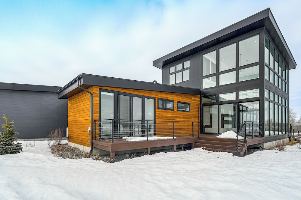 Hot Tub, 23 Mi to Grand Targhee: Luxe Retreat
