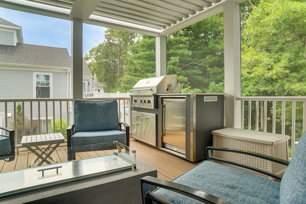 2 Mi to Public Beach Access! Cape Cod Family Home