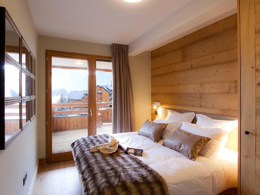 Chalet in Les Deux Alpes With Hot Tub