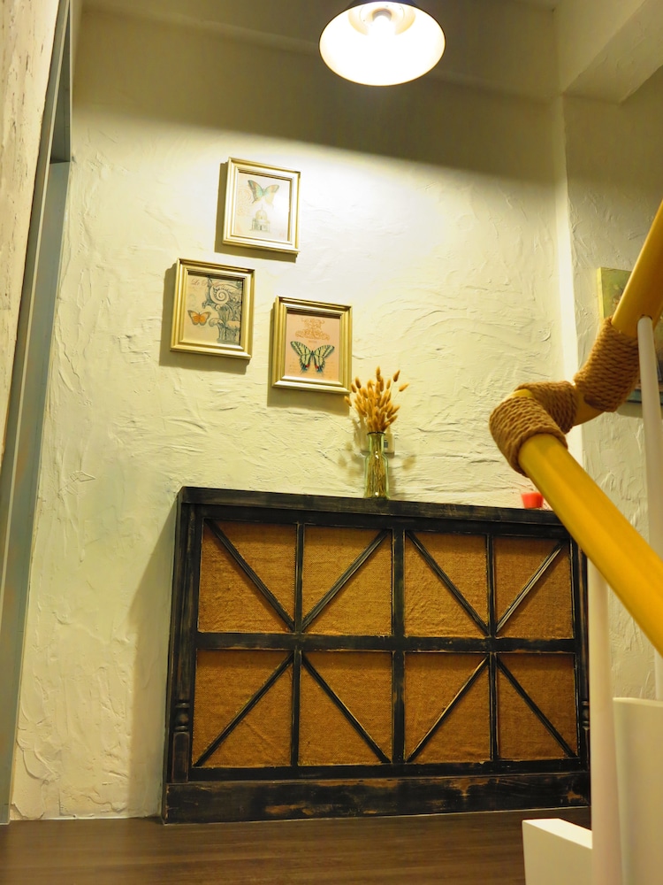 Antique's home