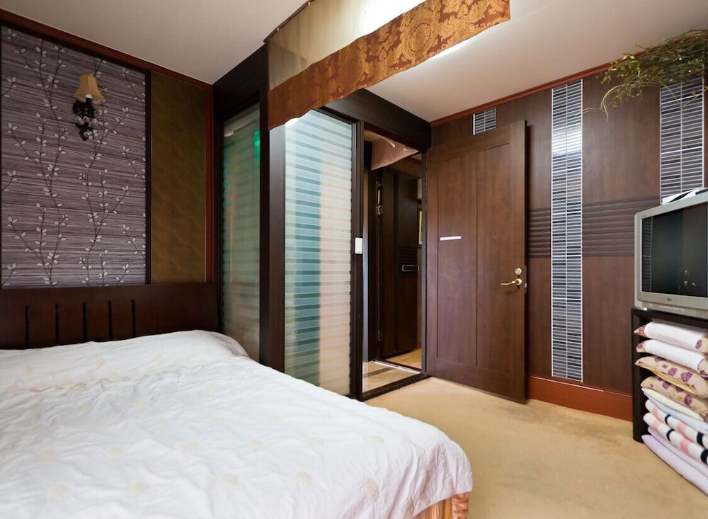 Taean White Sand Pension