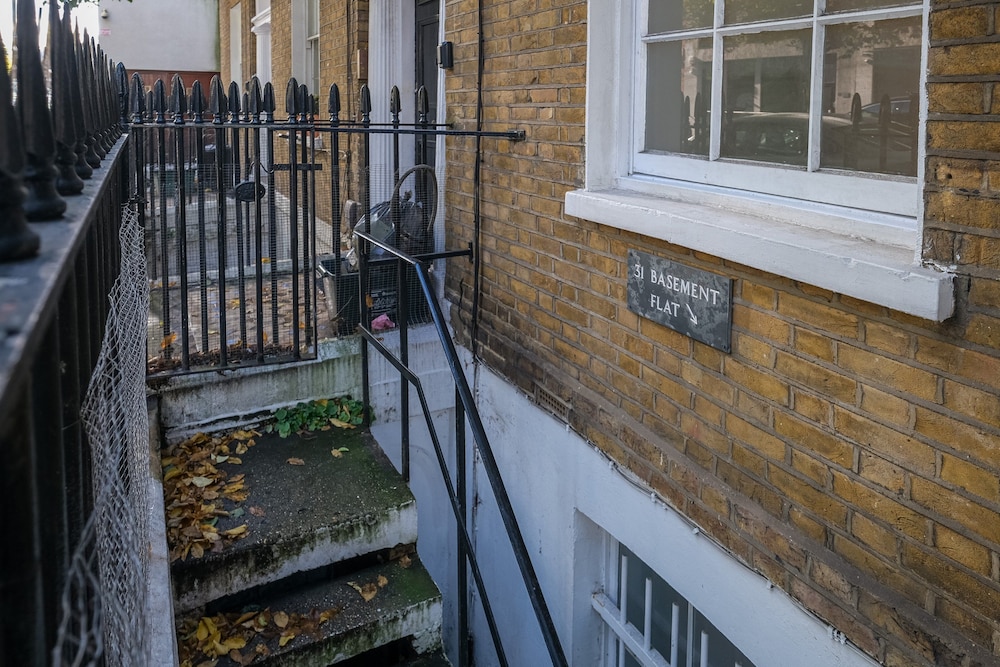 Luxury 3BR 2BA with Hot Tub and Garden