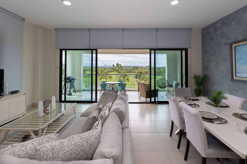 The Seashells Beach Condo by Acomodo