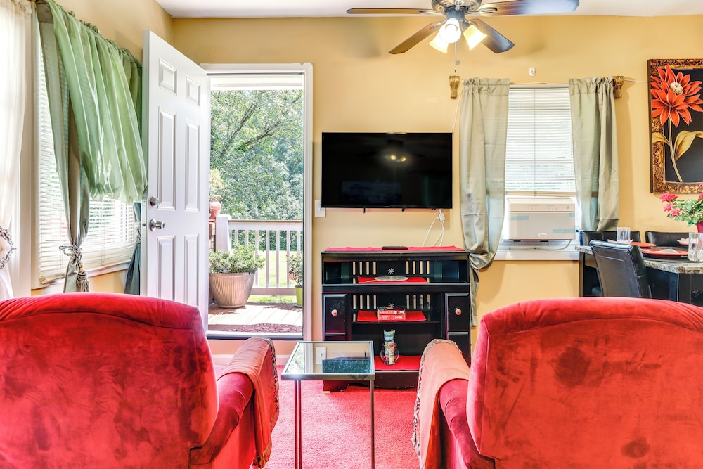 Charming Studio ~ 5 Mi to Stone Mountain Park