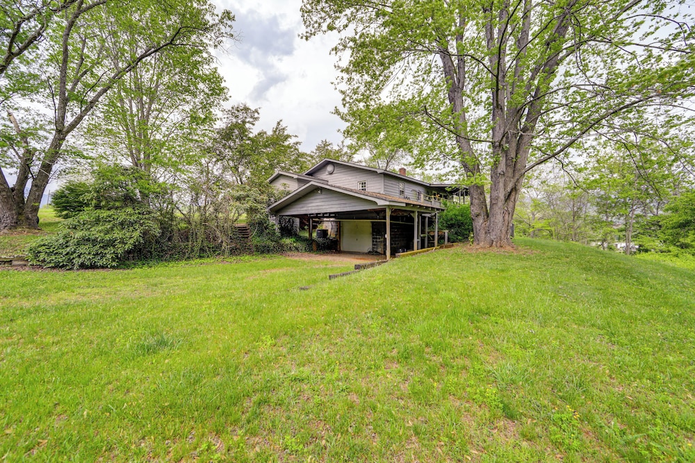 5 Mi to Lake Junaluska: Mtn Haven w/ Deck!