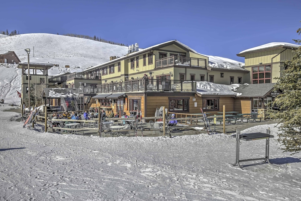 Ski-in/ski-out Granby Townhouse w/ Private Hot Tub view 4