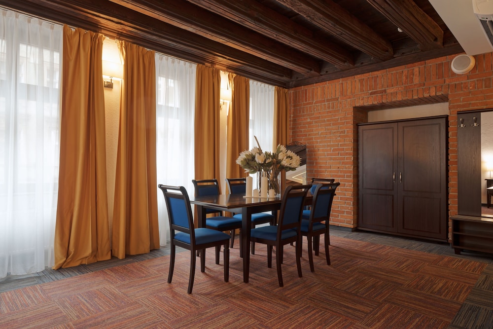 Elegant 1BR at 15 Northside