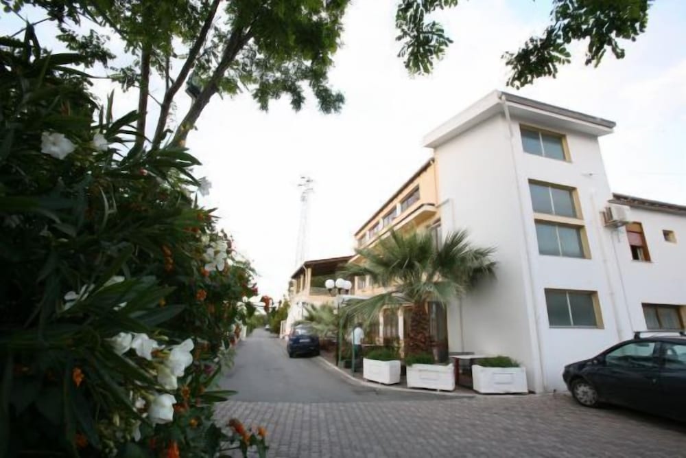 Hotel Company