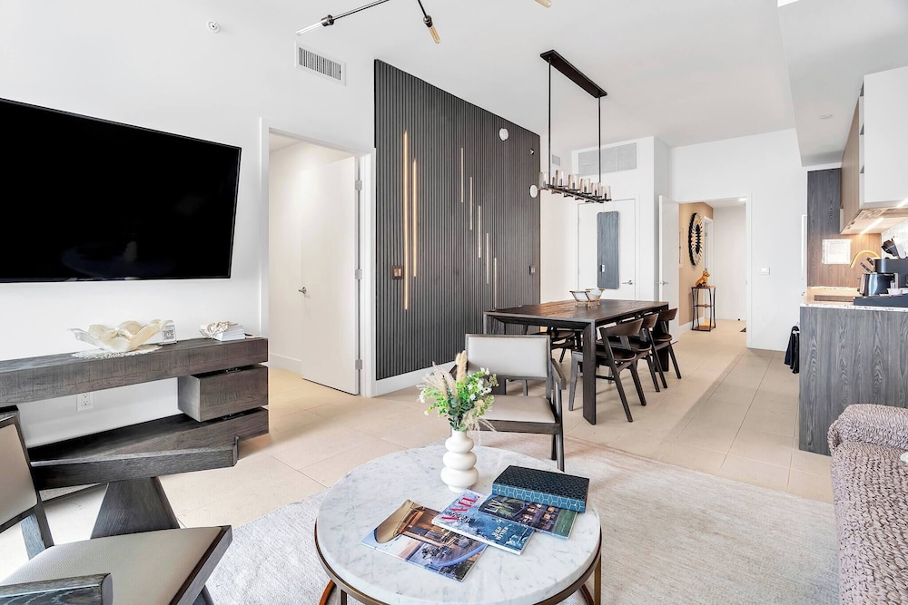 3BR Penthouse Direct, Stunning Water Views