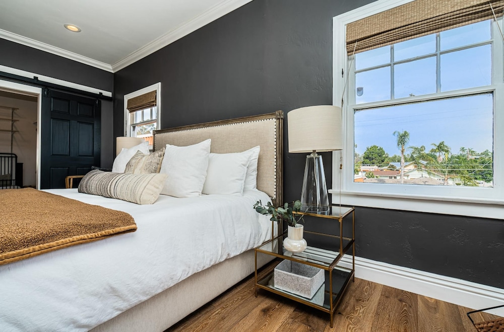 Spacious 5 BR Near Heart of South Park