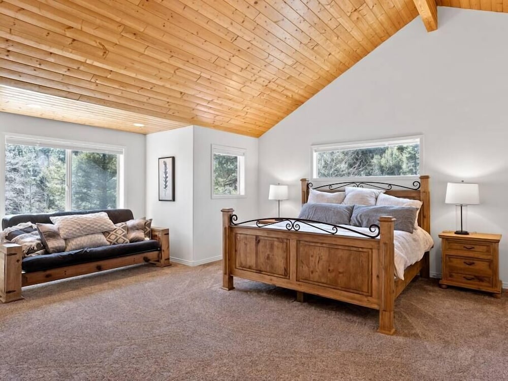 Royal Retreat by Boutiq view 3