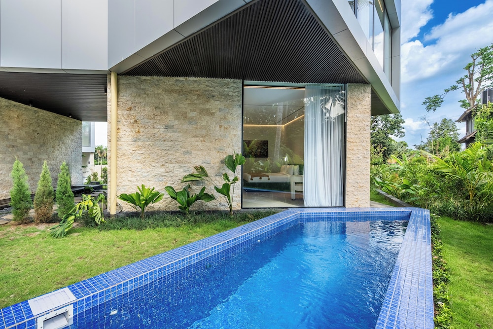 Hidden City Ubud - Modern Villas & Townhouses with Private Pools, Nature Views and Wellness Access