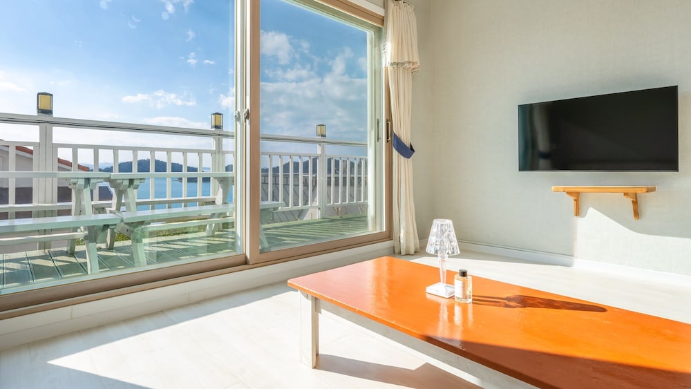 Yeosu Grace Family Pension