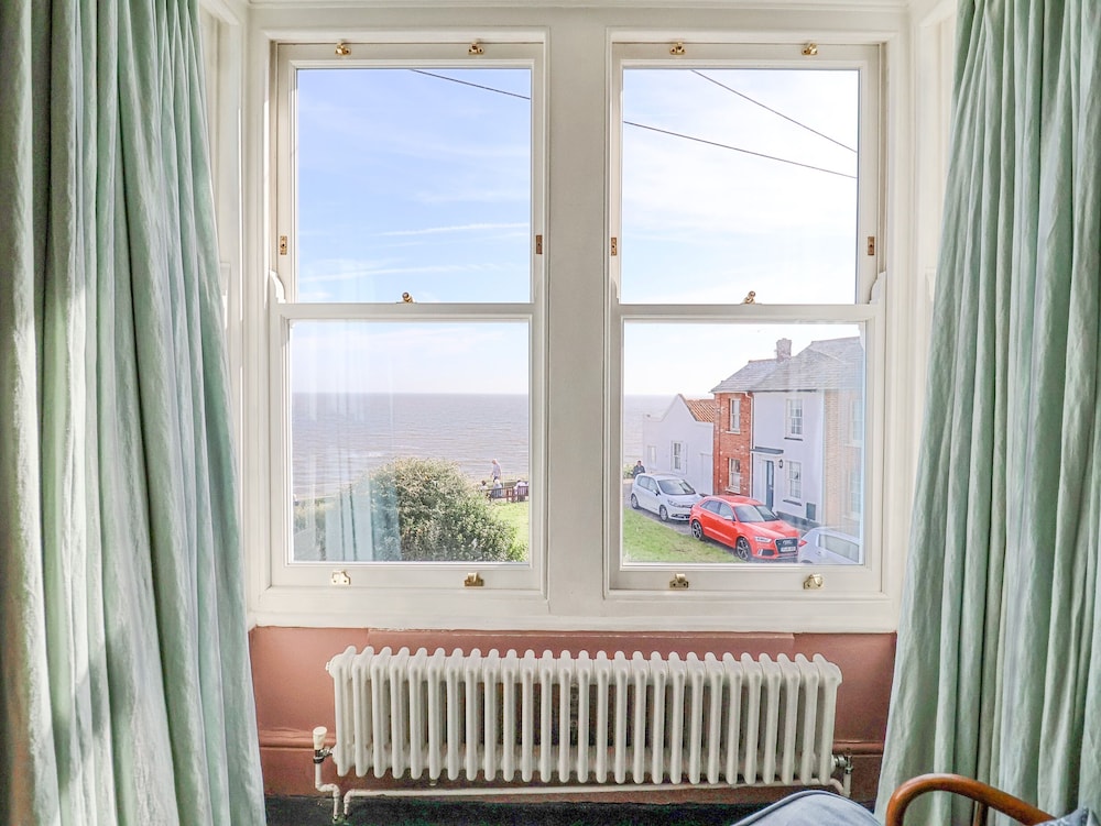 Astondene, East Cliff