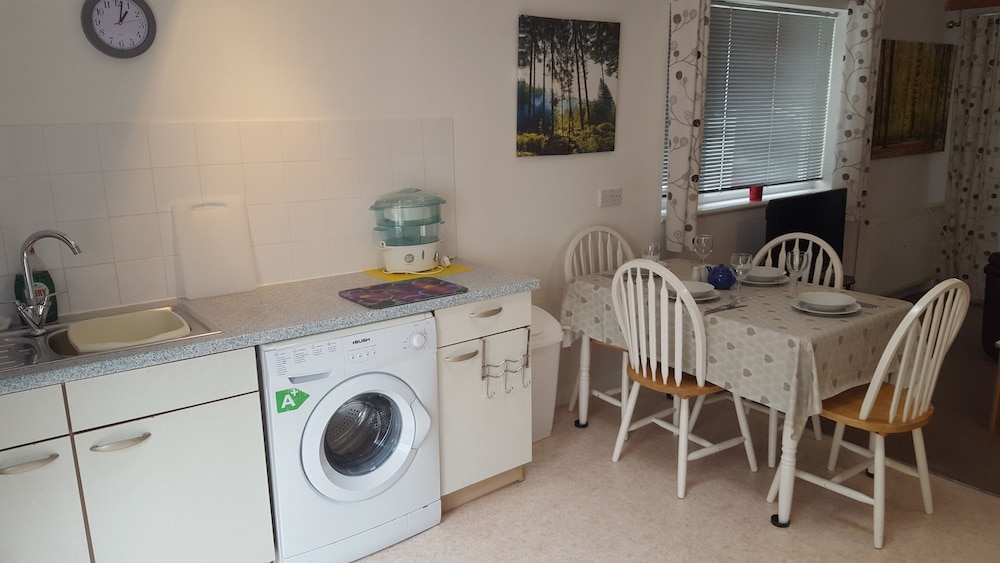 Immaculate 1-Bed Lodge Newton Abbot Torquay view 3