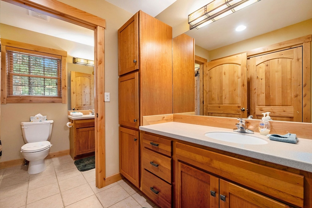 Solitude Bighorn 9 - Estes Park 2 Bedroom Condo by RedAwning - Property Image 4