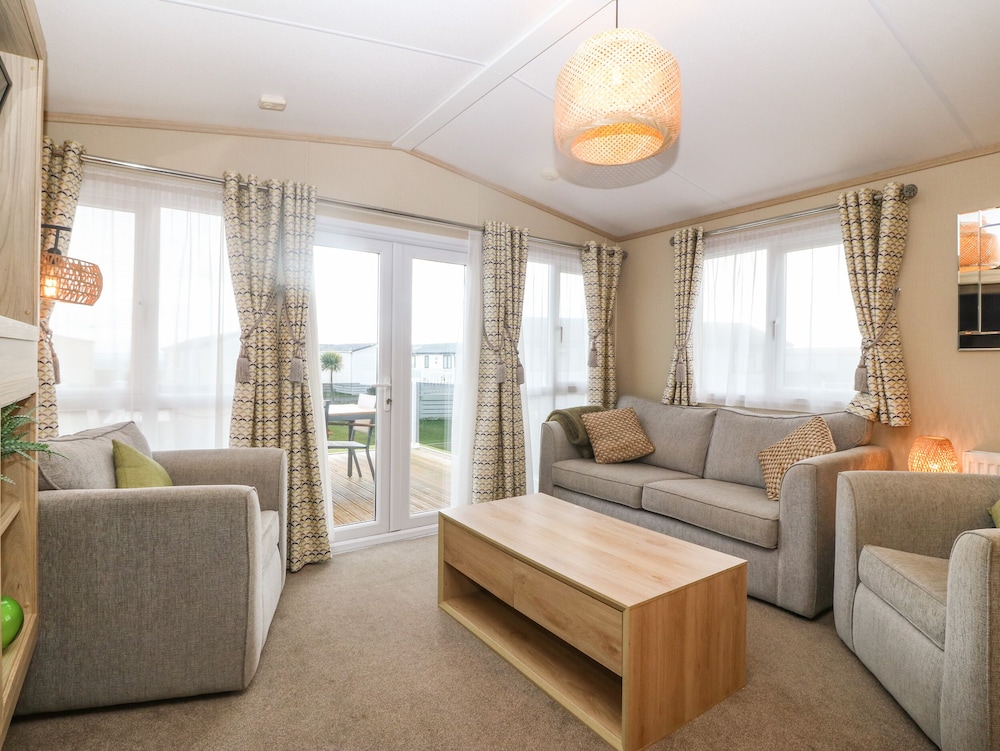 Seafront Holiday Home 2