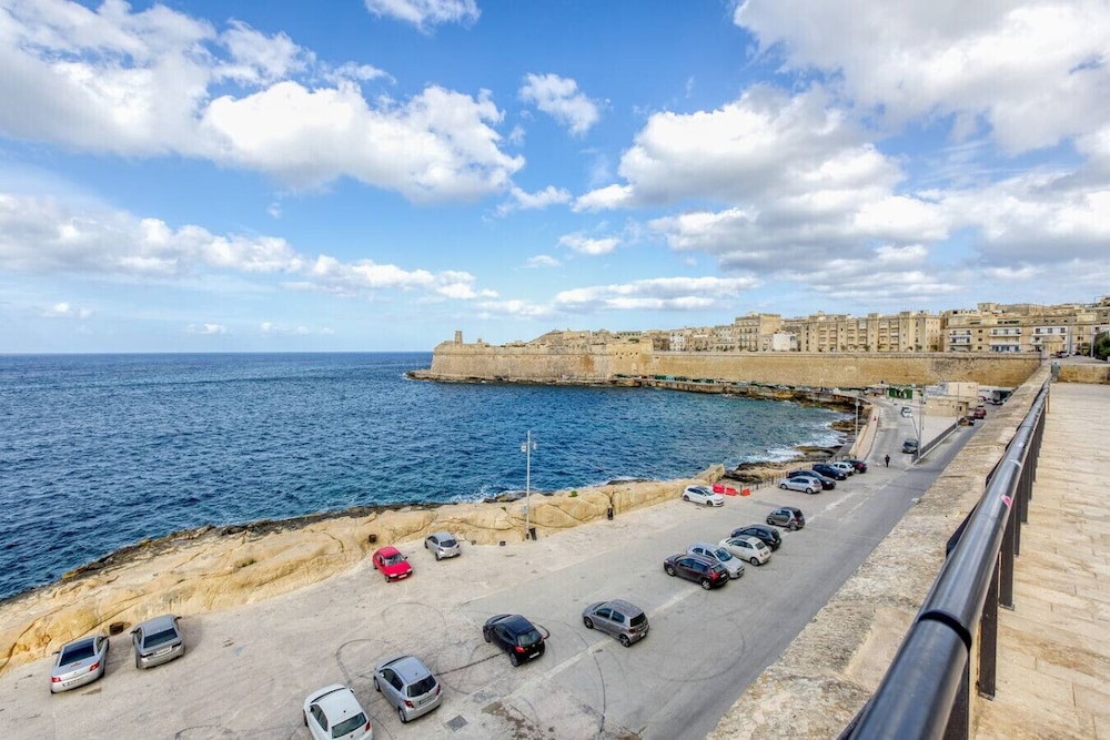Cosy 1-bedroom Apartment in the Heart of Valletta view 2