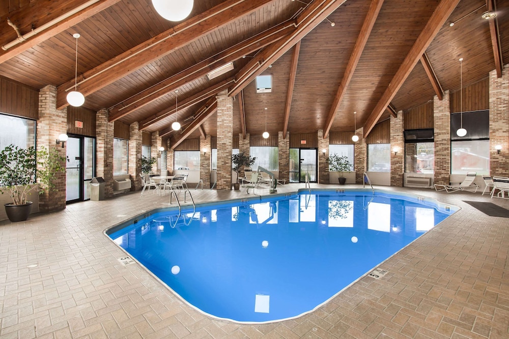 Athens Vacations - Quality Inn - Property Image 6