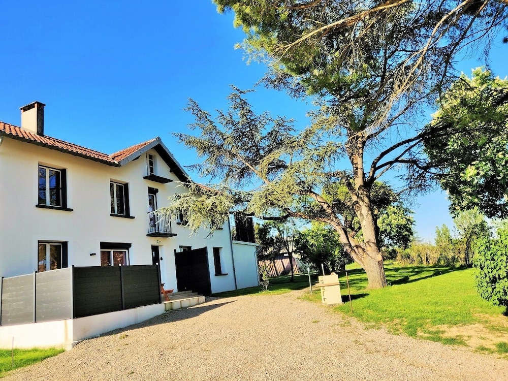 Le Duo Vigne Rouge & Primeur view 2