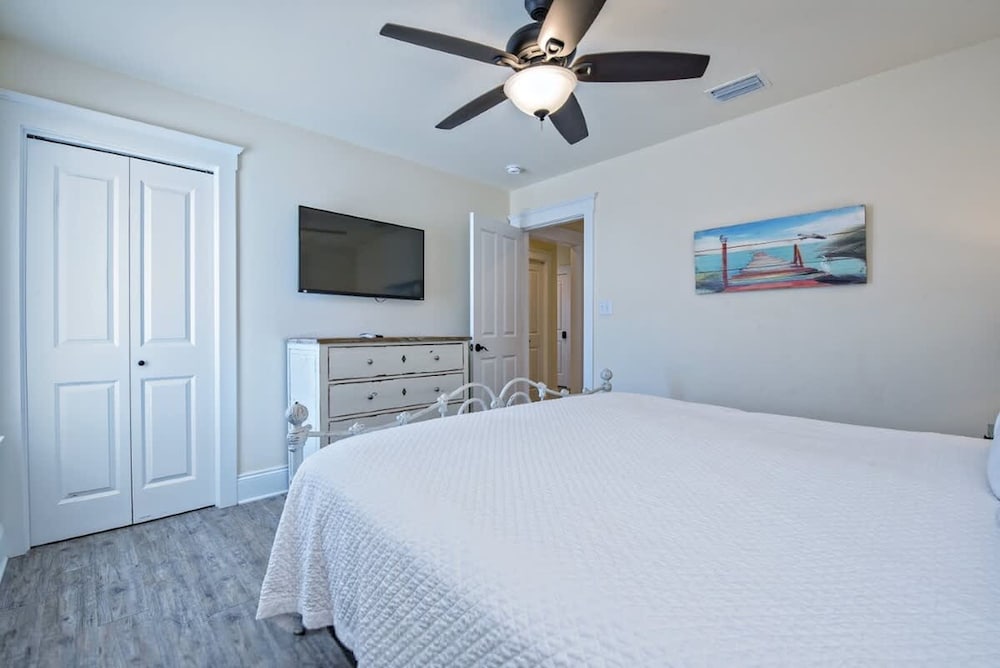 Beachfront 5bed Easybreezy West