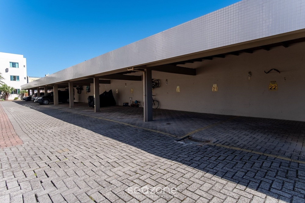 2 Bedroom Apart w/ Air 270m From the Beach Gps0102