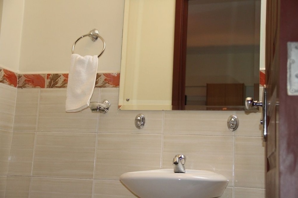 Eron Hotel
